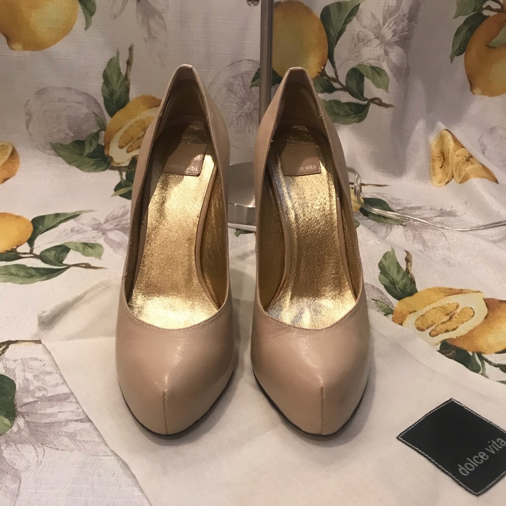 Dolce Vita nude hidden platform pump